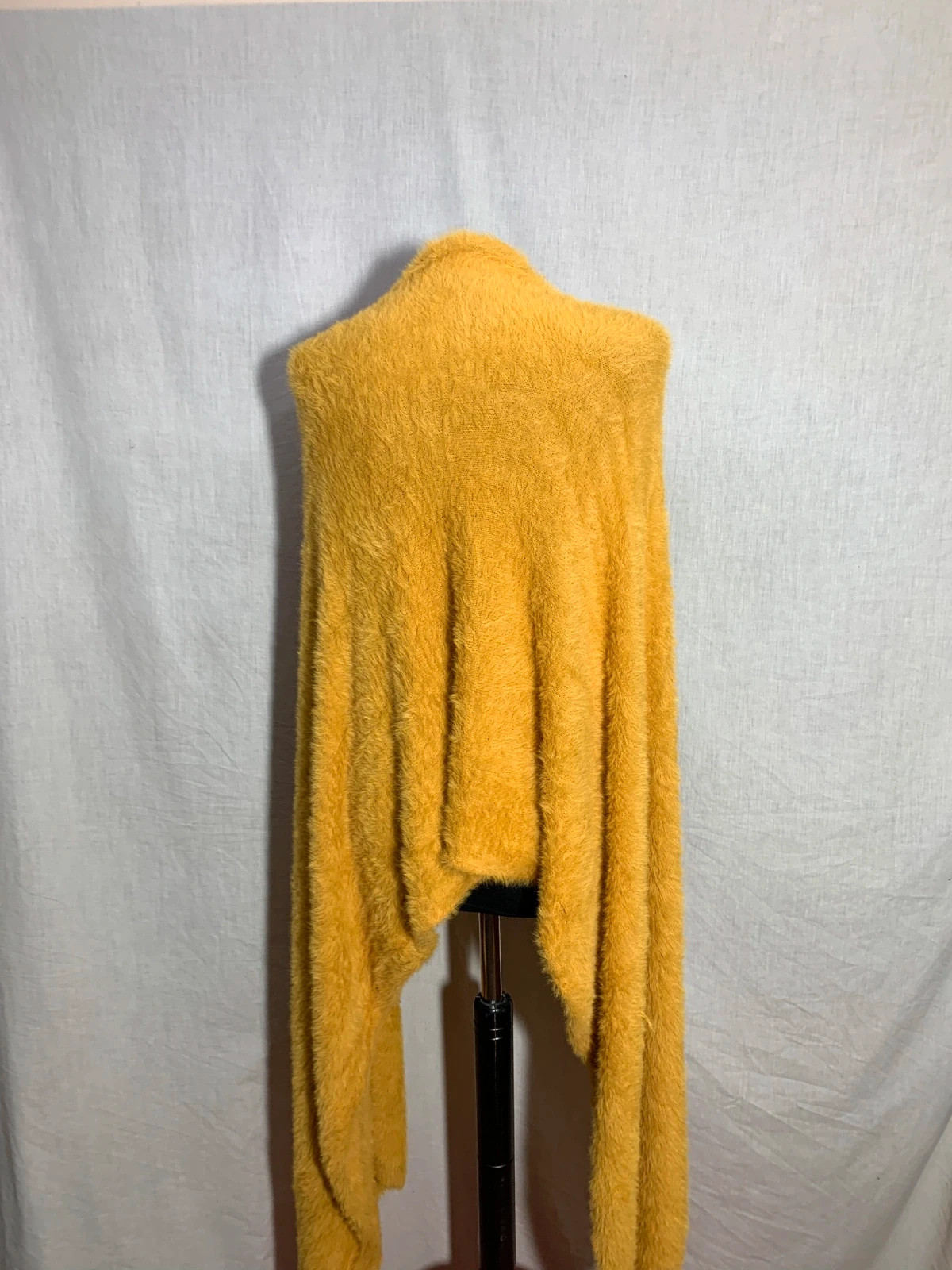 Bufanda de Pelo Sintético Suave Amarilla | Yellow Soft Faux Fur Scarf