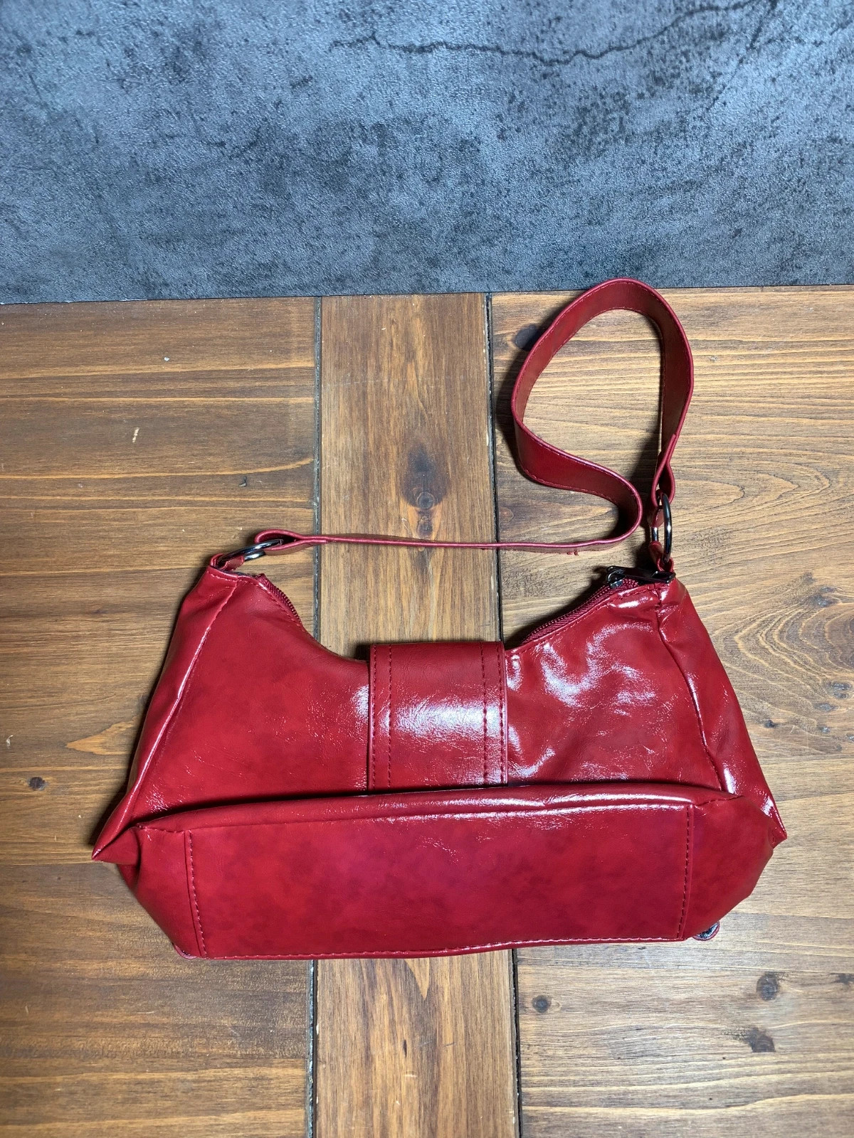 Bolso de hombro rojo efecto charol | Red patent-effect shoulder bag | y2k retro vintage – Vintage Dressing 3