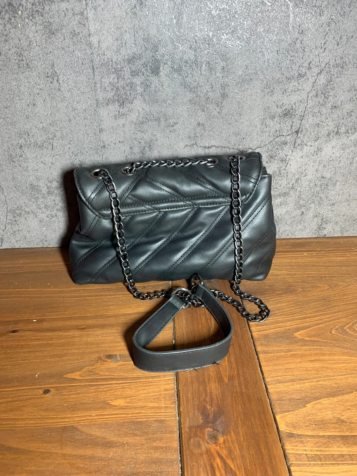 Bolso de Hombro Negro con Acolchado Chevron | Black Chevron Quilted Shoulder Bag 2