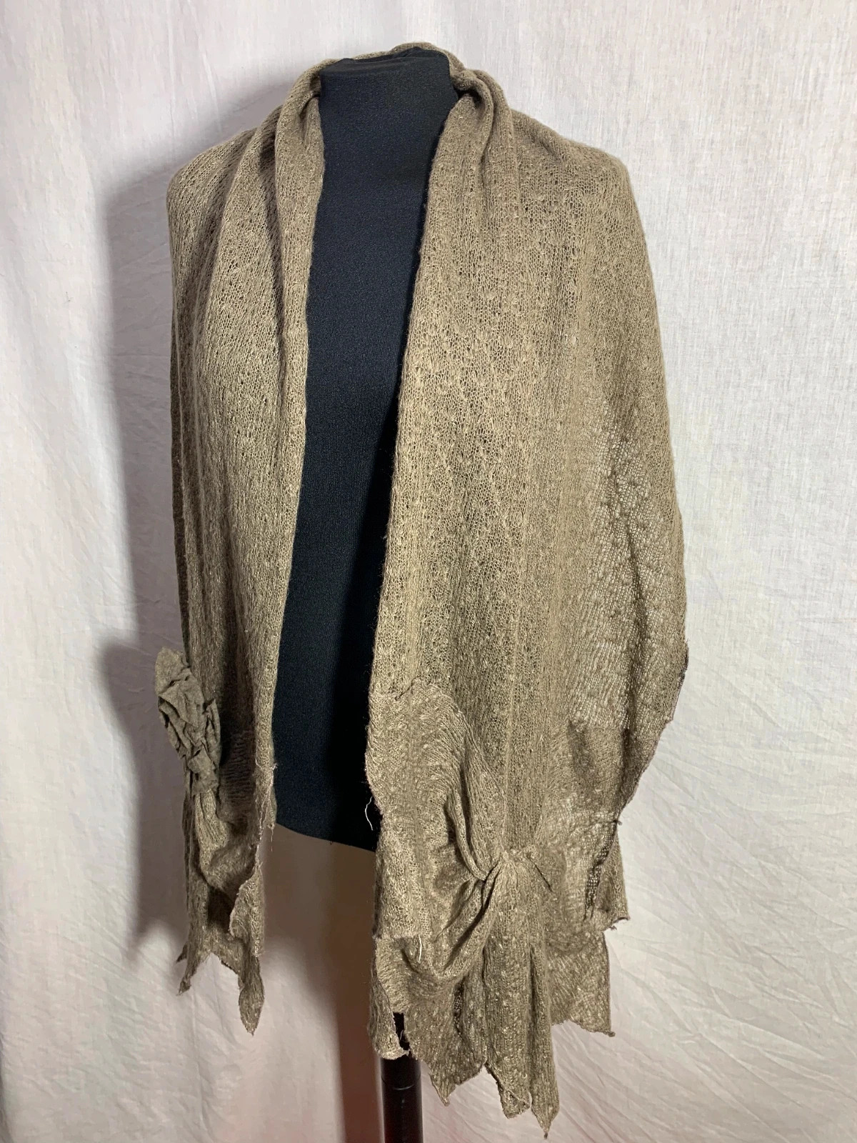 Chal o Bufanda de Punto Calado | Open Knit Shawl | Moda in Paris 3