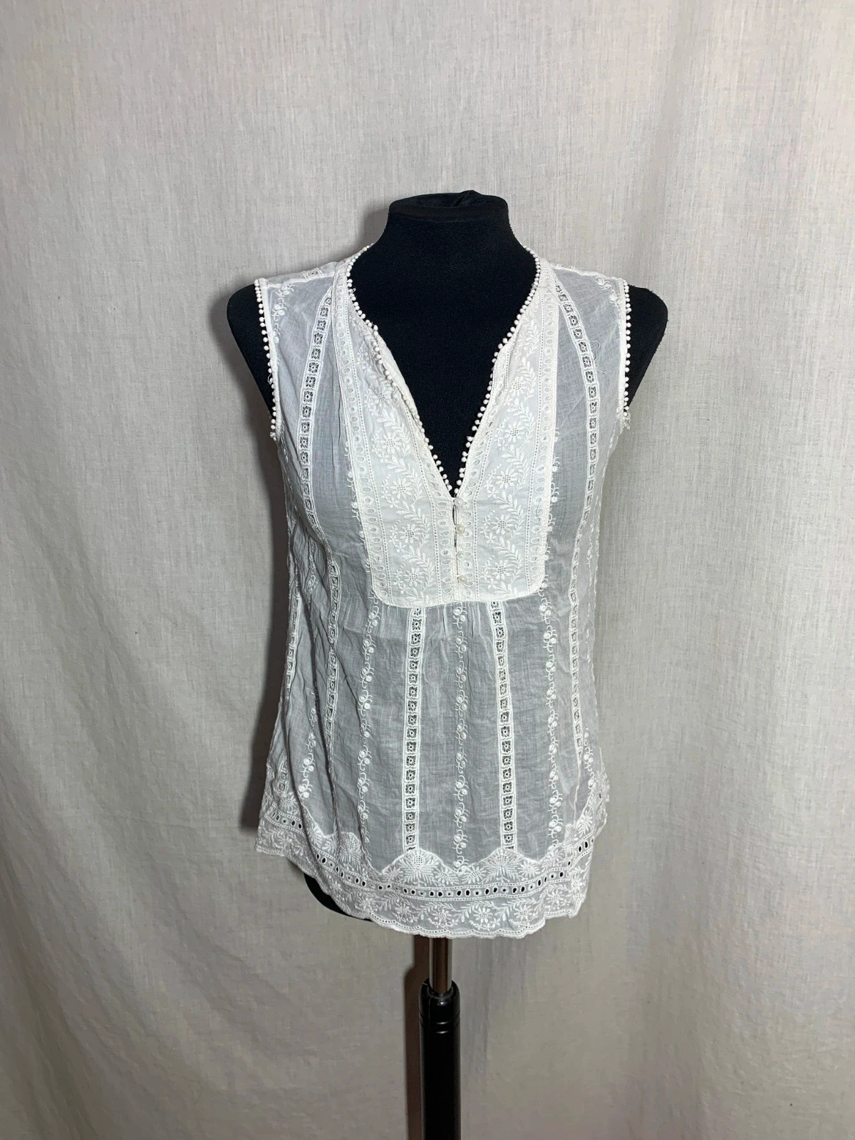 Blusa sin Mangas de Algodón con Bordados | Embroidered Cotton Sleeveless Blouse | Massimo Dutti
