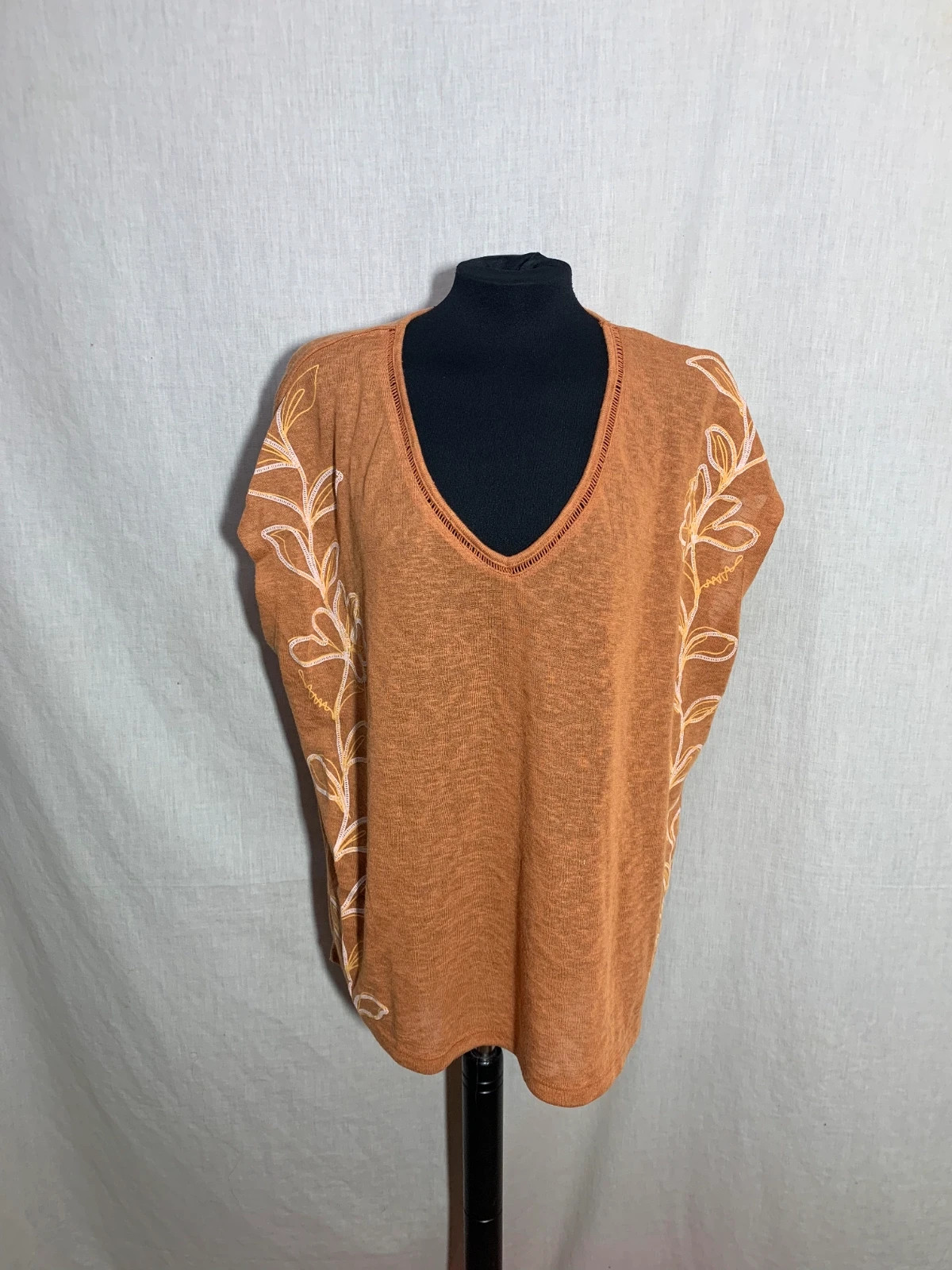 Jersey Terracota con Bordados | Terracotta Sweater with Embroidery | Encuentro
