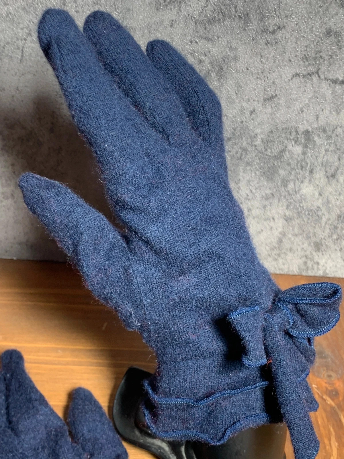 Guantes de punto azul marino con lazo | Navy blue knit gloves with bow | STCN Santacana Madrid – taille Taille unique 4