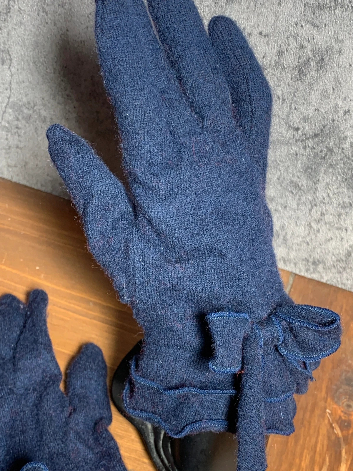 Guantes de punto azul marino con lazo | Navy blue knit gloves with bow | STCN Santacana Madrid – taille Taille unique 5