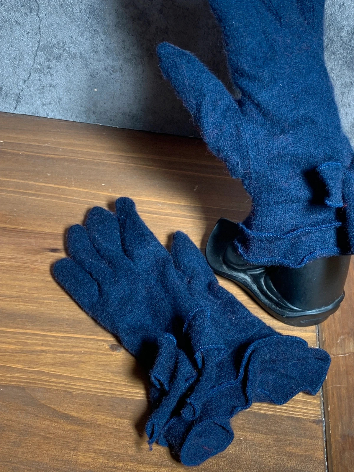 Guantes de punto azul marino con lazo | Navy blue knit gloves with bow | STCN Santacana Madrid – taille Taille unique 2