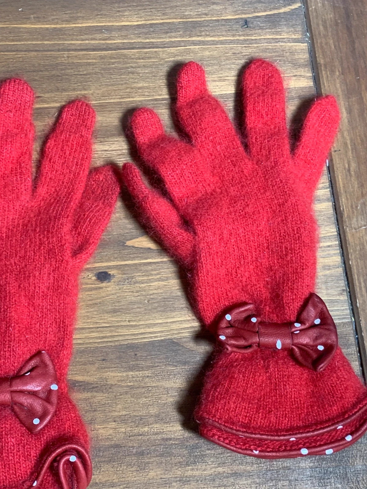 Guantes de lana rojos con lazo | Red wool gloves with bow | STCN Santacana Madrid – taille Taille unique 2