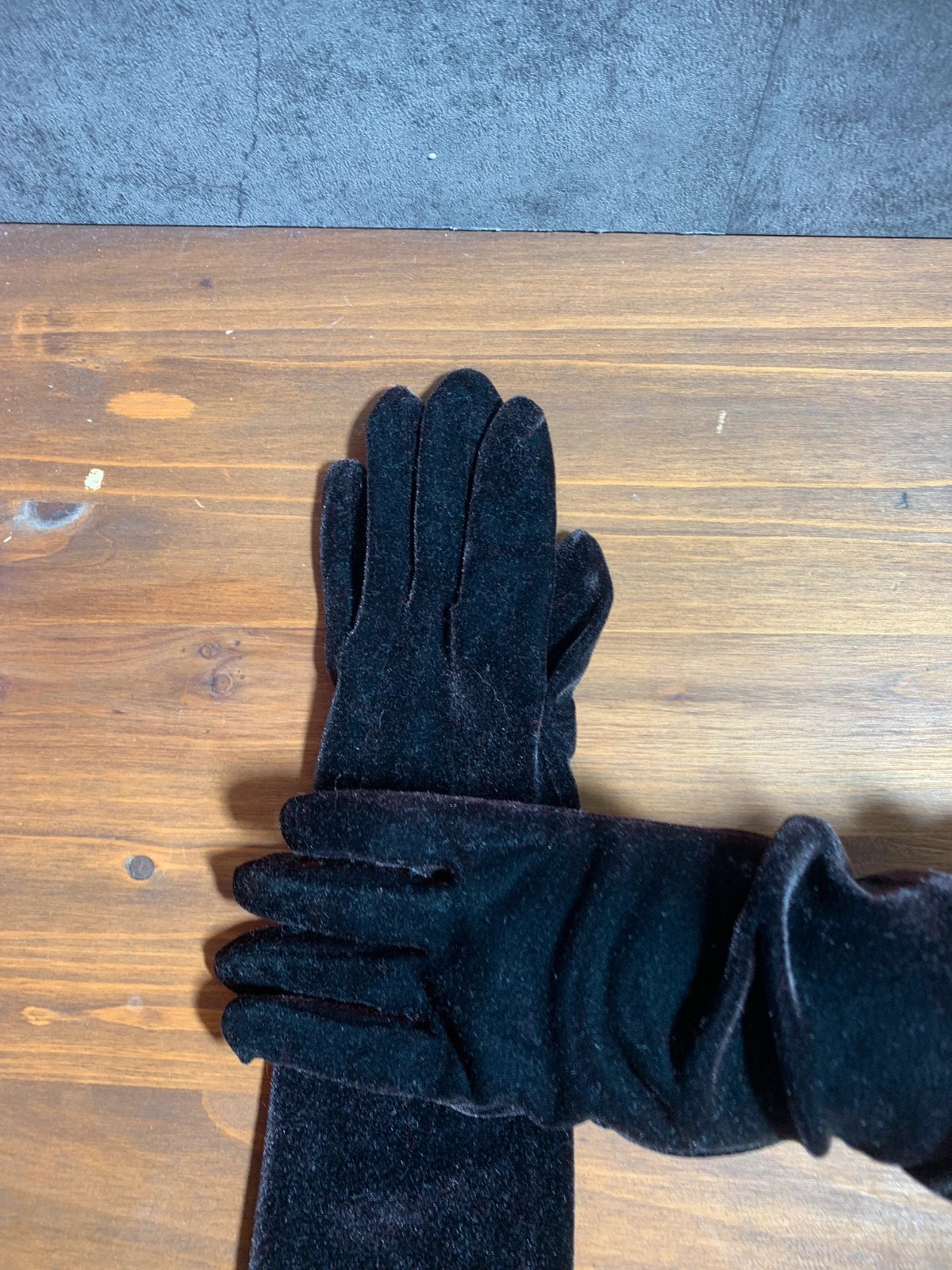 Guantes largos de terciopelo marrón oscuro | Dark brown velvet long gloves | Vicent Padrier – taille Taille unique 4