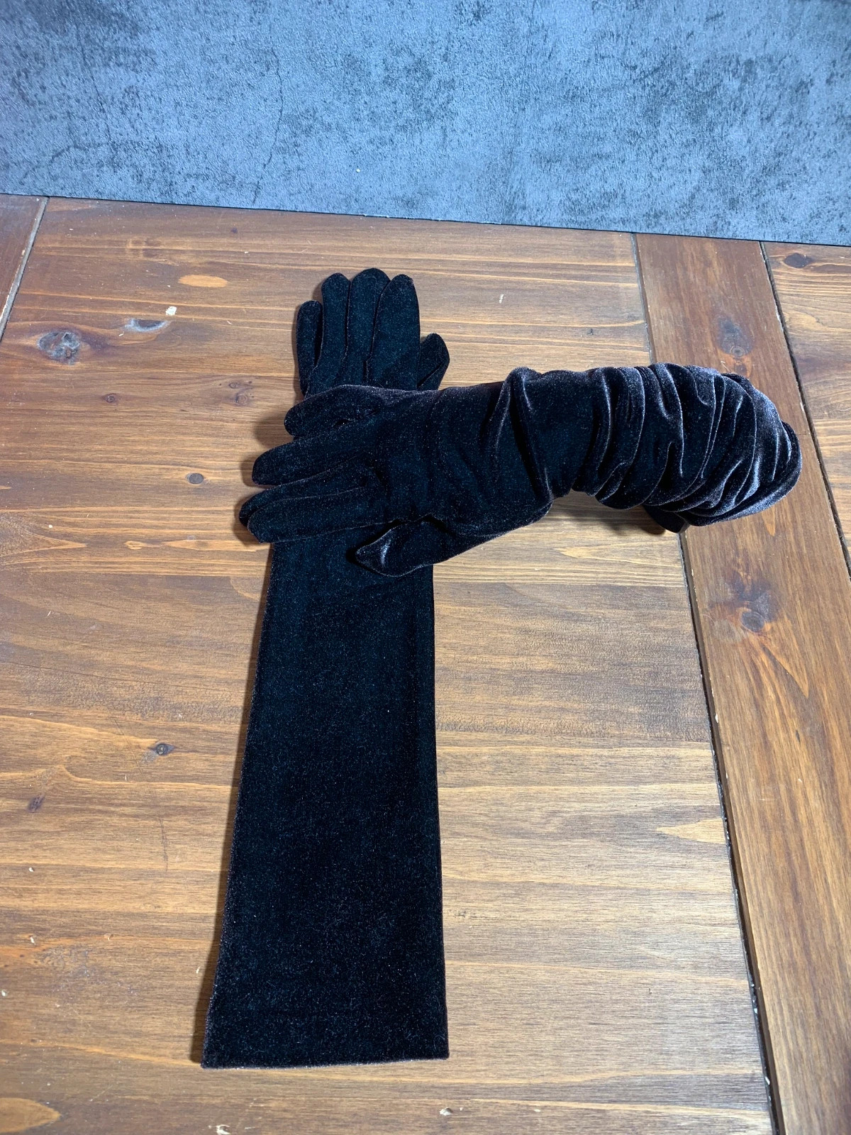 Guantes largos de terciopelo marrón oscuro | Dark brown velvet long gloves | Vicent Padrier – taille Taille unique