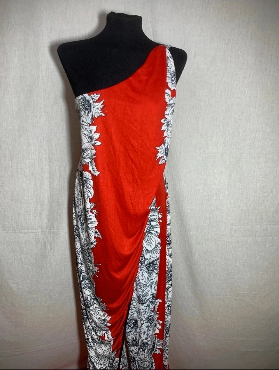 Mono de boda rojo con estampado floral Almatrichi | Red Floral Print Wedding Jumpsuit