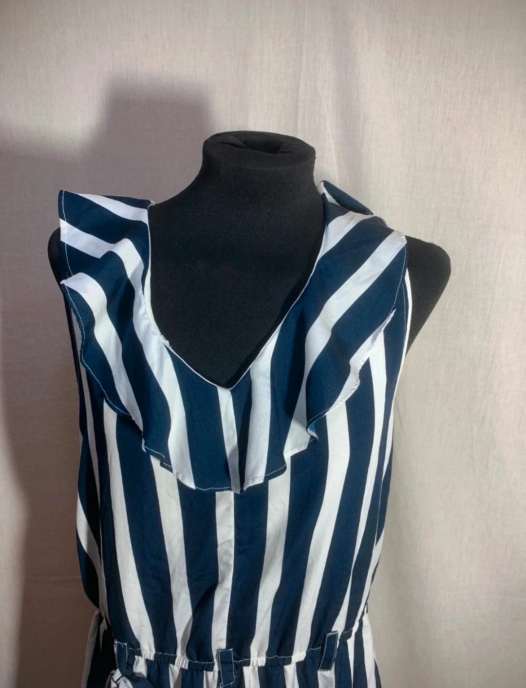 Mono corto con volantes rayas blancas y azul marino | Navy Blue White Striped Ruffle Short Romper – taille XL / 42 / 14 4