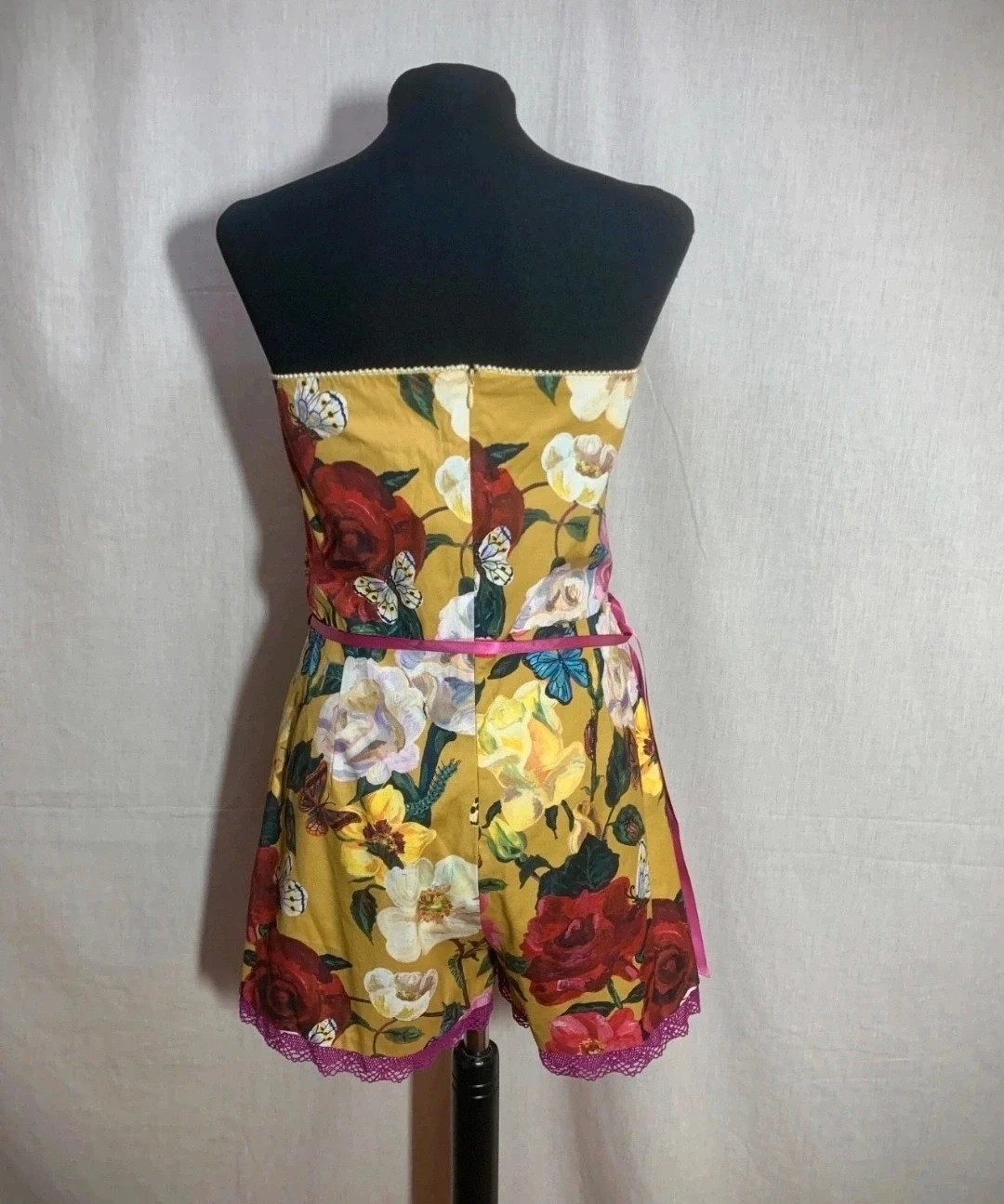 Mono corto fiesta amarillo mostaza con estampado floral | Mustard Yellow Floral Print Party Romper – el Armario de Lulú – taille XL / 42 / 14 2