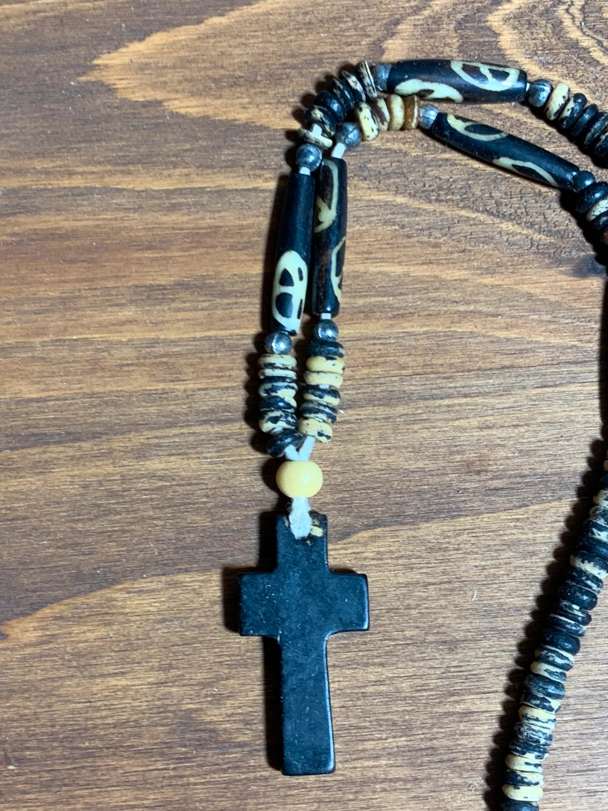 Collar de Cuentas con Cruz Negra | Beaded Cross Necklace 3