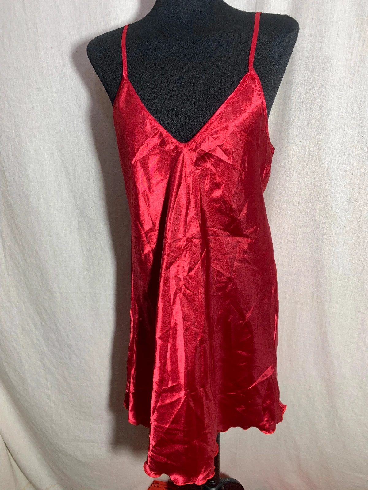 Vestido Lencero Rojo Satinado con Tirantes Finos | Red Satin Slip Dress – taille XXL / 44 / 16 4