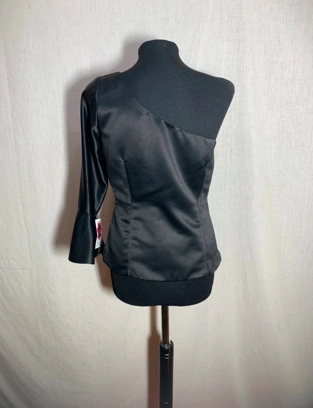 Blusa Asimétrica Negra Satinada | Asymmetric Black Blouse – taille S / 36 / 8 3