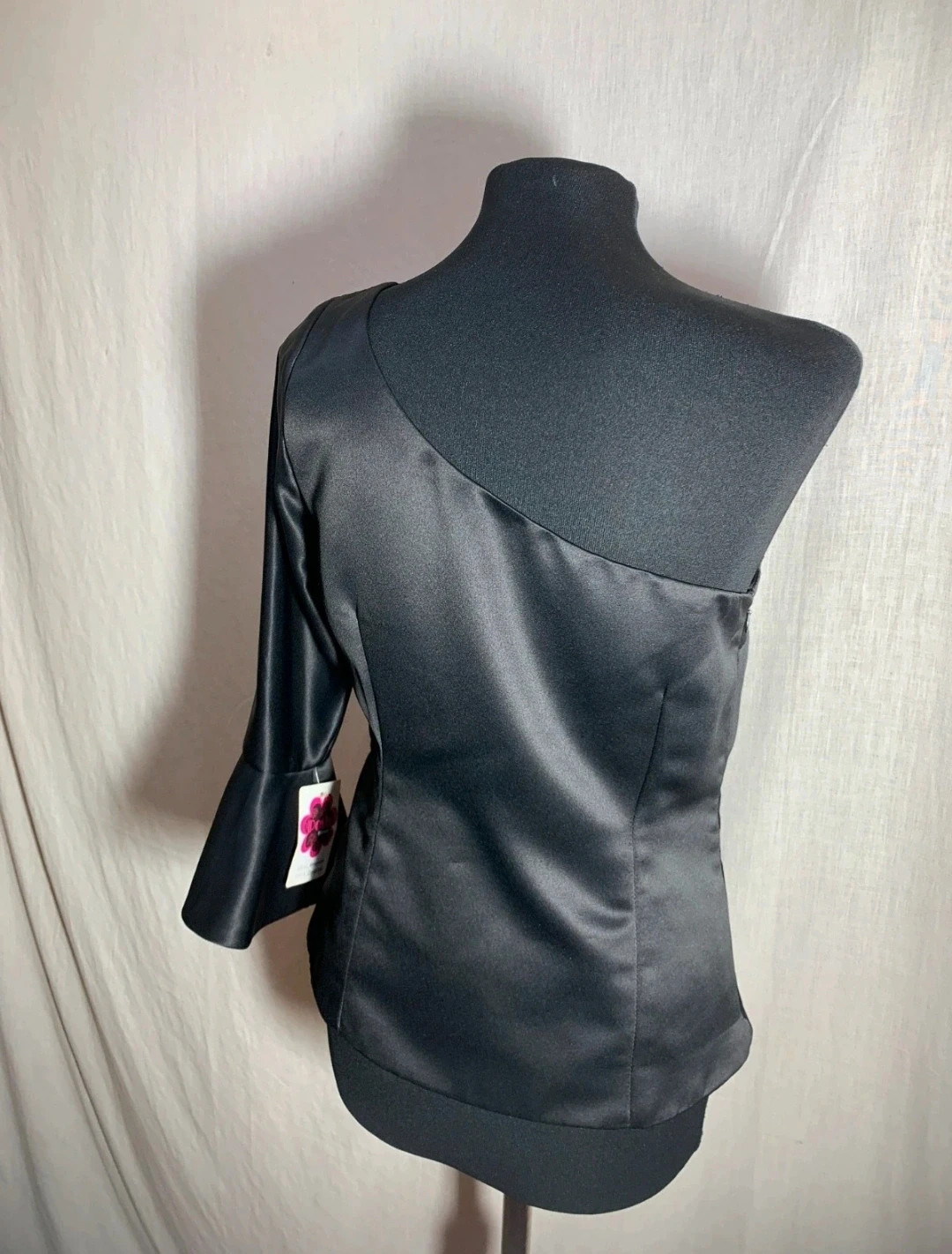 Blusa Asimétrica Negra Satinada | Asymmetric Black Blouse – taille S / 36 / 8 5
