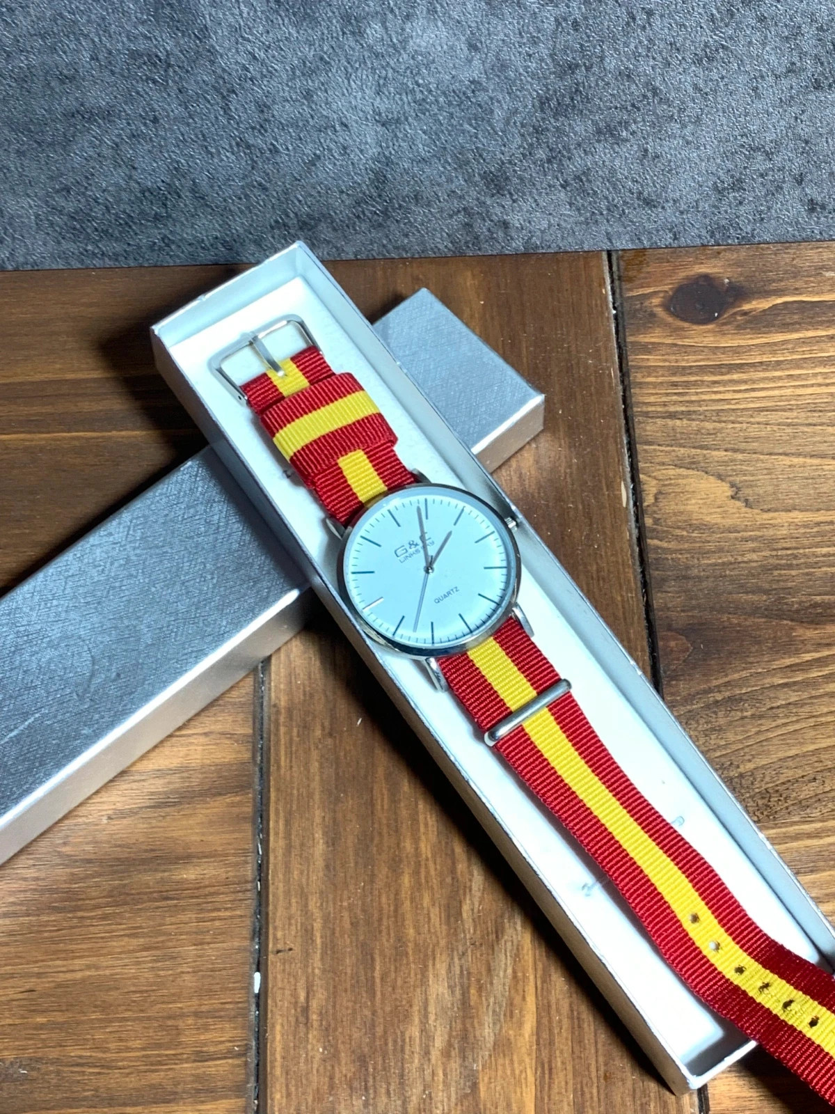 Reloj G&L Quartz Correa Roja y Amarilla España Tipo Nato | Spain Nato Strap Watch