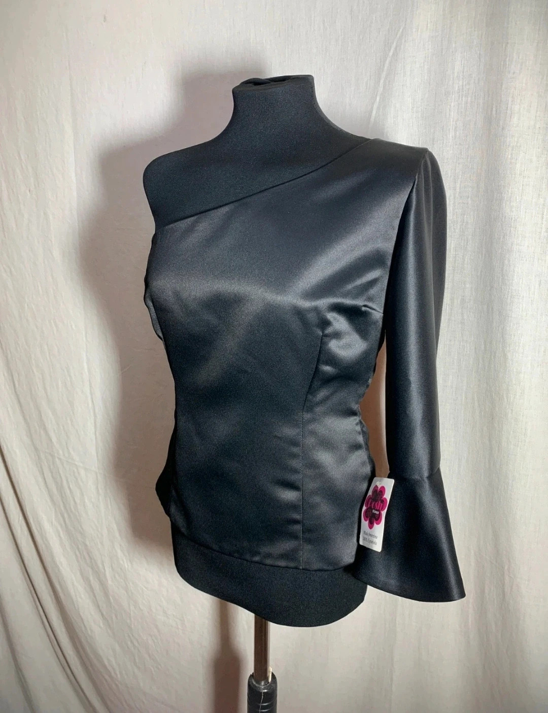Blusa Asimétrica Negra Satinada | Asymmetric Black Blouse – taille S / 36 / 8 4
