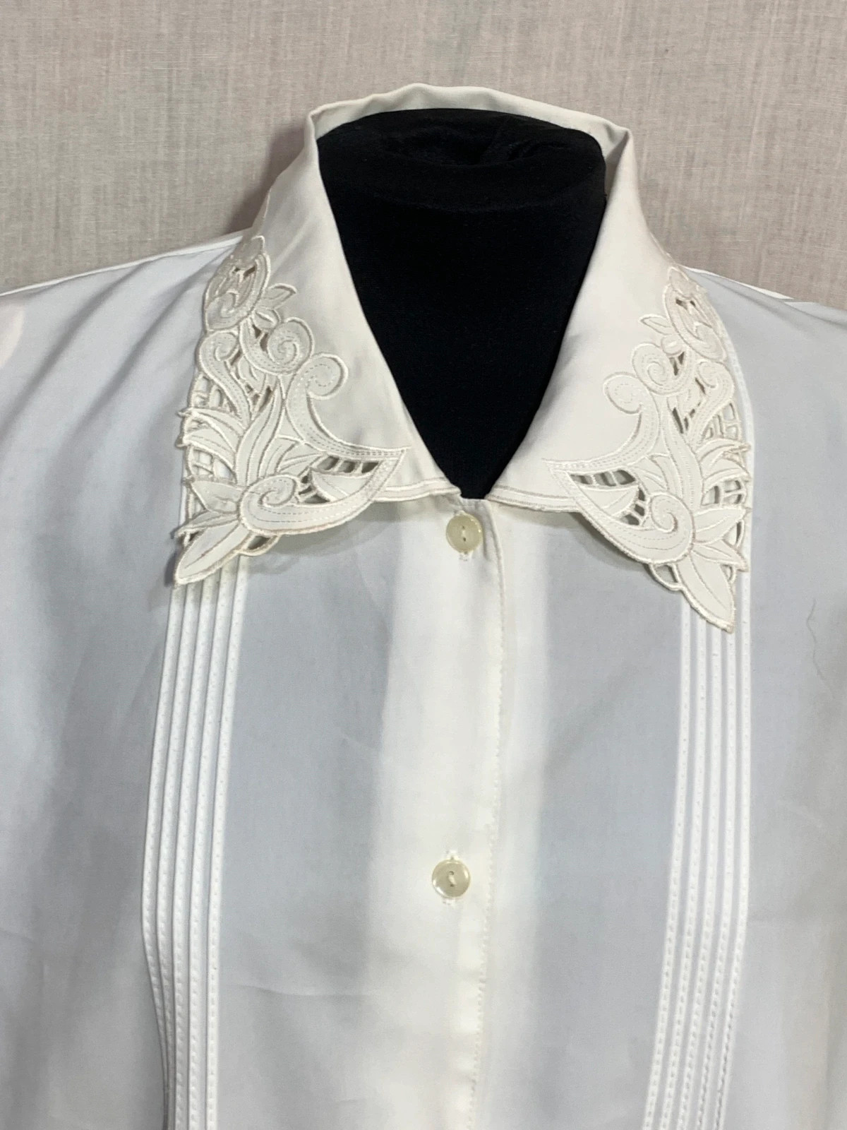 Blusa Clásica Blanca Clariné Cuello Bordado Manga Larga | White Embroidered Collar Blouse – taille L / 40 / 12 5