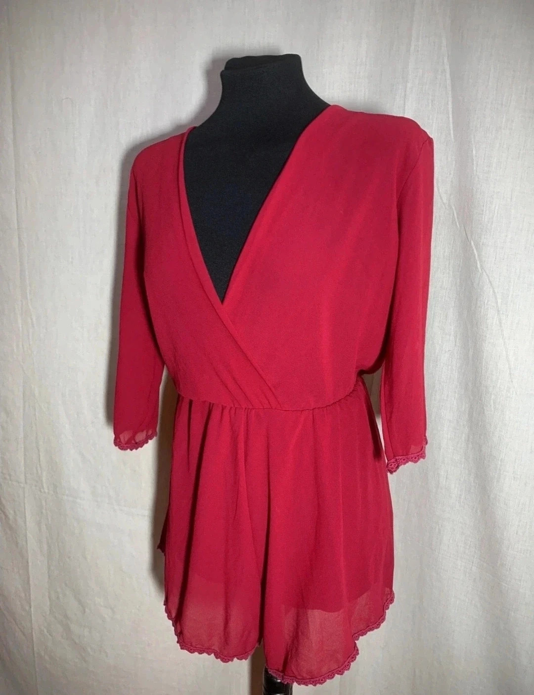 Mono corto entrelazado rojo | Red Short Wrap Jumpsuit – taille L / 40 / 12 3