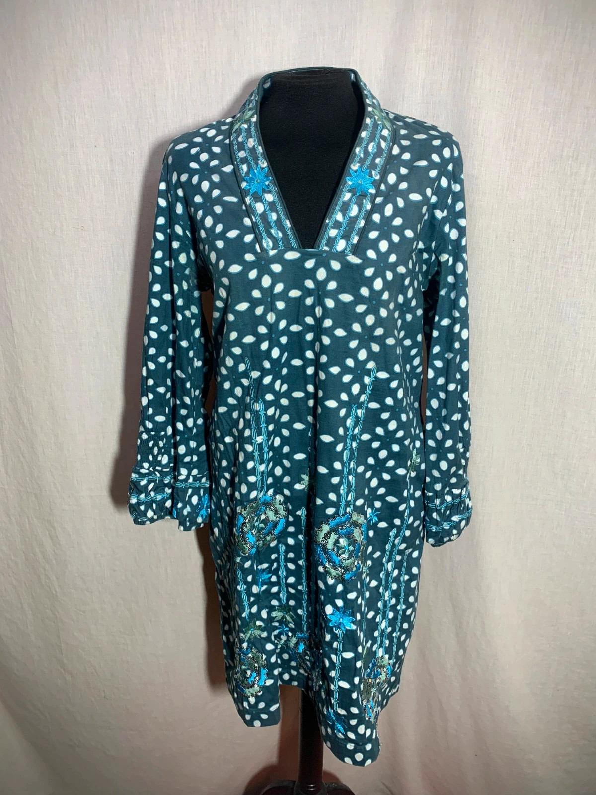 Vestido Estampado Étnico con Bordados | Ethnic Print Embroidered Dress | Almatrichi