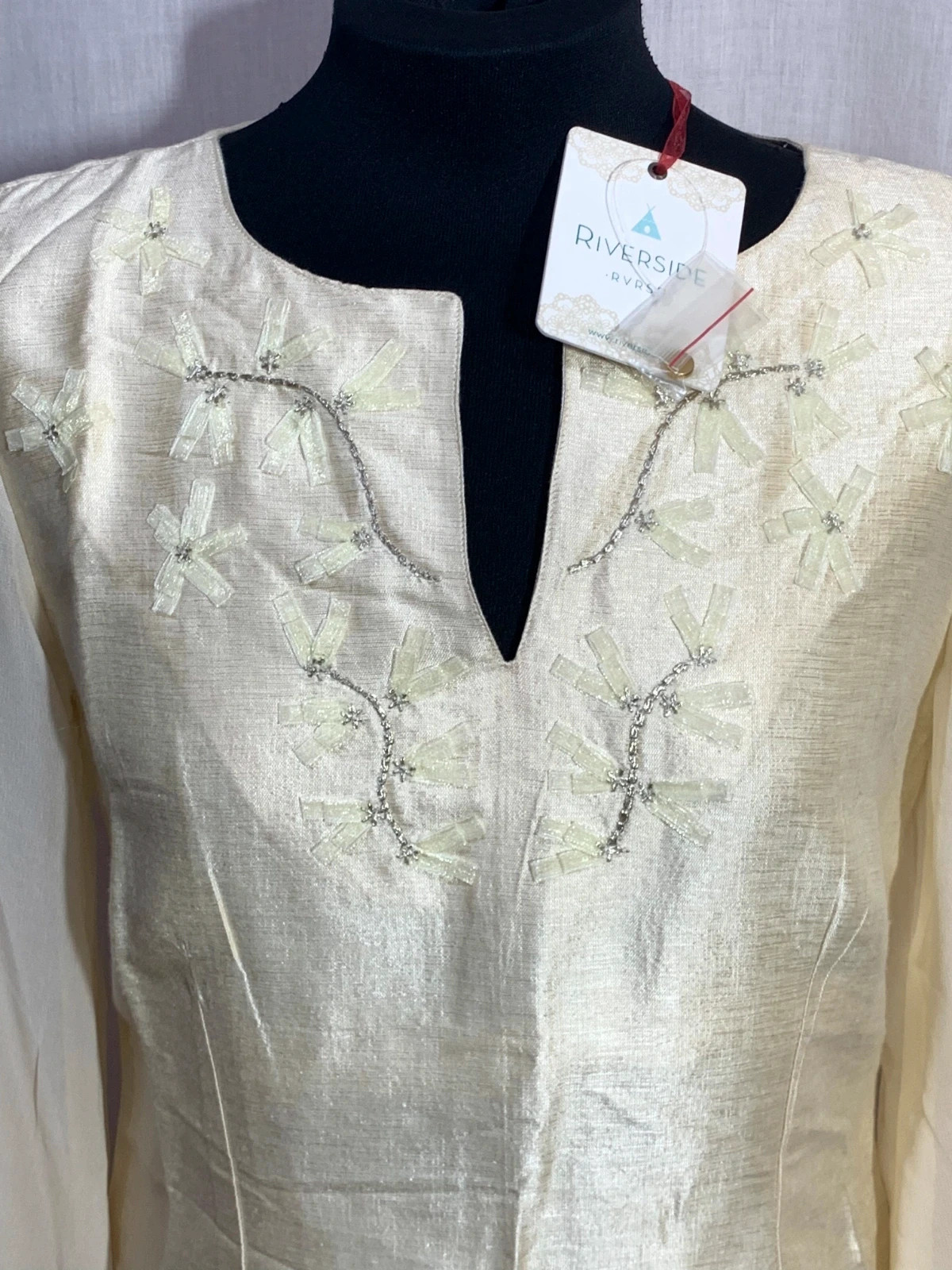 Vestido de Seda Beige con Bordado | Beige Silk Dress with Embroidery | Riverside – Riverside – taille L / 40 / 12 5