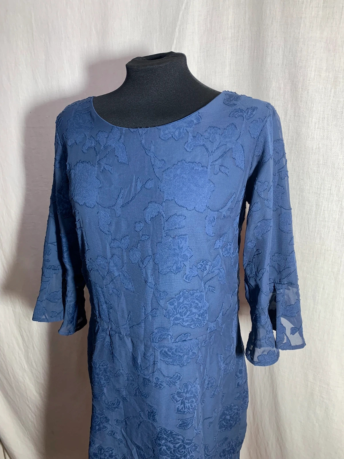 Vestido Azul con Bordado Floral | Blue Floral Embroidered Dress | Riverside – Riverside – taille L / 40 / 12 4