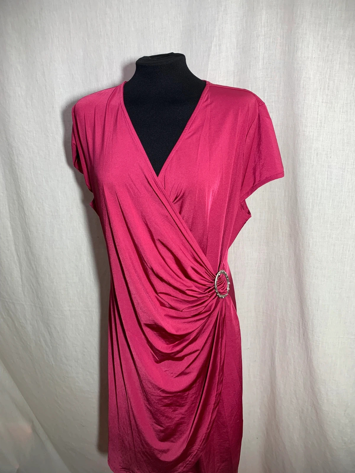 Vestido Fucsia Cruzado con Drapeado Lateral y Manga Corta | Pink Wrap Dress | Promise – Promise – taille XL / 42 / 14 2
