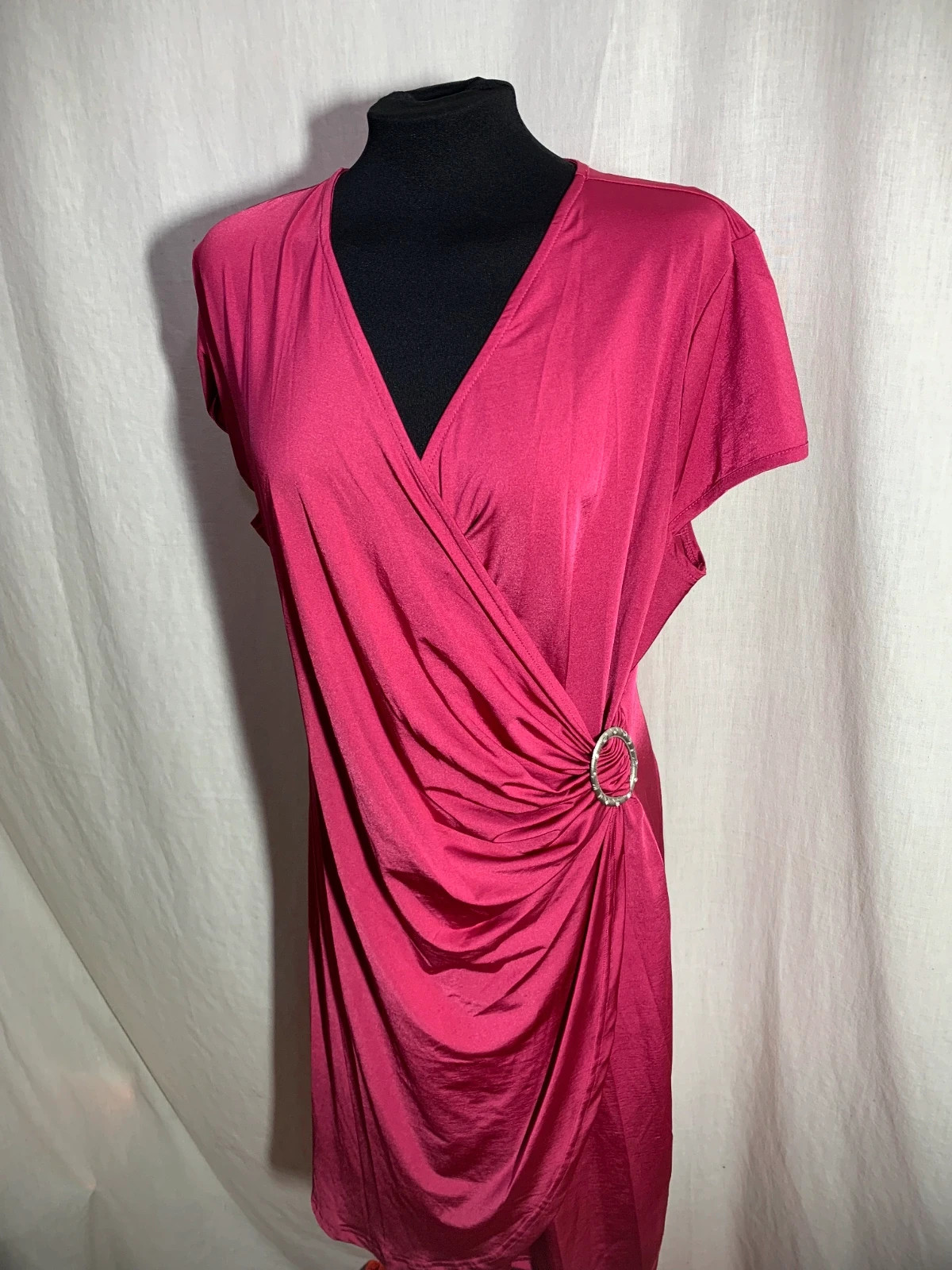 Vestido Fucsia Cruzado con Drapeado Lateral y Manga Corta | Pink Wrap Dress | Promise – Promise – taille XL / 42 / 14 4