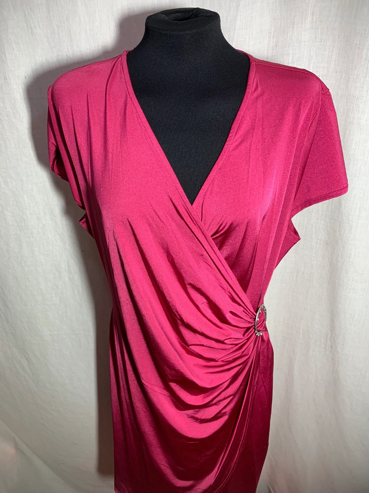 Vestido Fucsia Cruzado con Drapeado Lateral y Manga Corta | Pink Wrap Dress | Promise – Promise – taille XL / 42 / 14 5