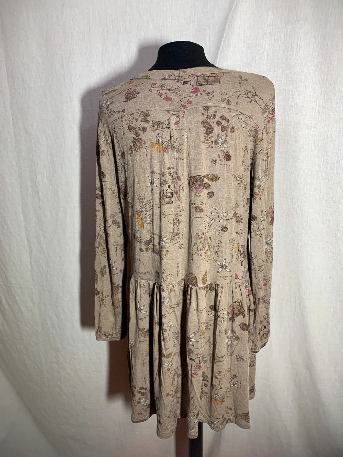 Vestido Beige Estampado Floral con Botones y Manga Larga | Floral Beige Dress | Mamatoyae – Mamatayoe – taille XXL / 44 / 16 2