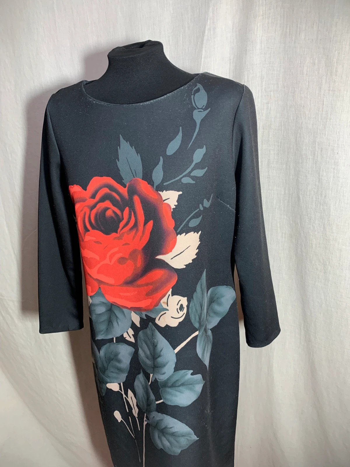 Vestido Negro con Estampado de Rosa Roja y Manga Larga | Black Floral Dress | Paul Brial – Paul Brial – taille XXL / 44 / 16 3