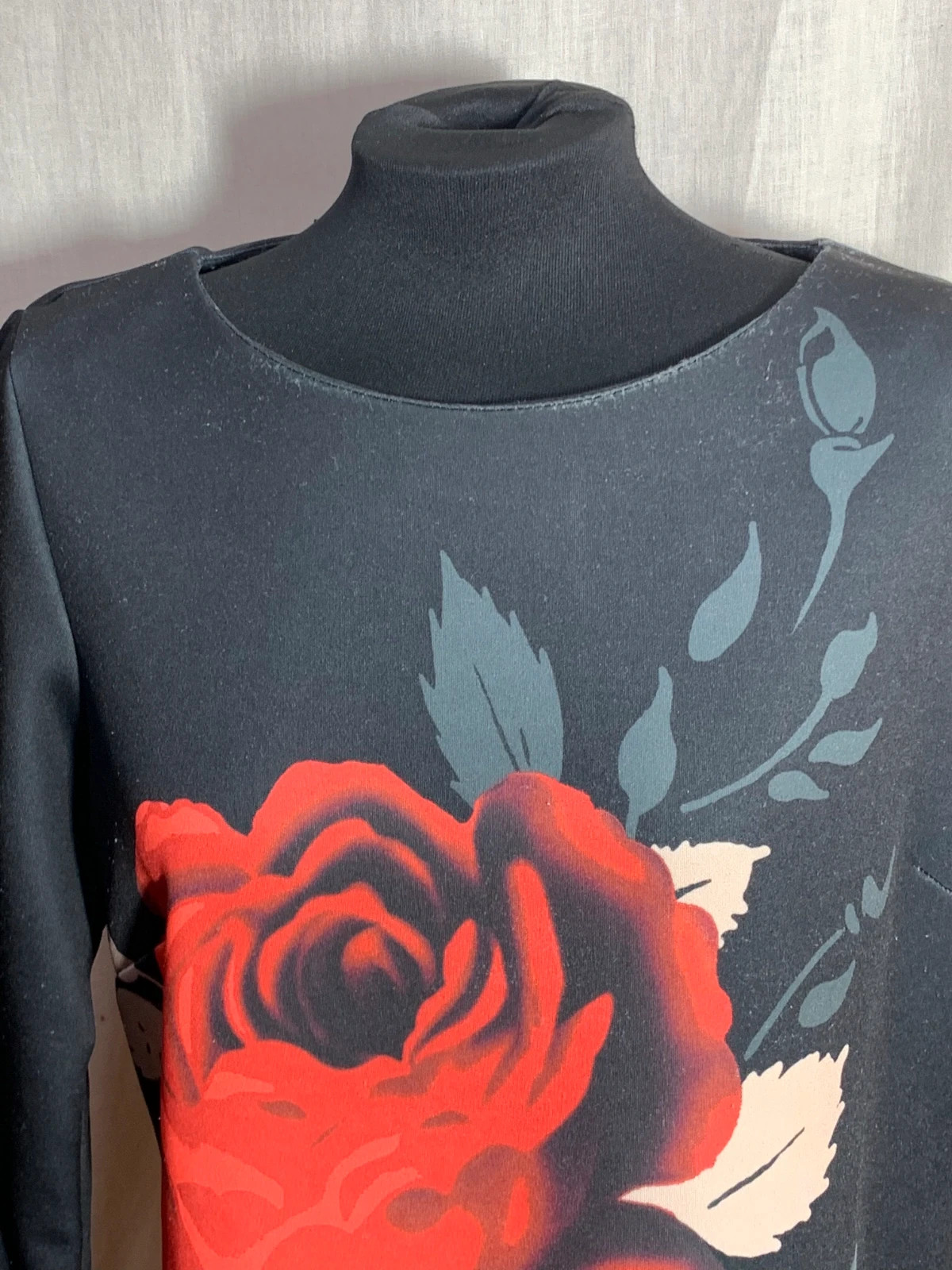 Vestido Negro con Estampado de Rosa Roja y Manga Larga | Black Floral Dress | Paul Brial – Paul Brial – taille XXL / 44 / 16 5
