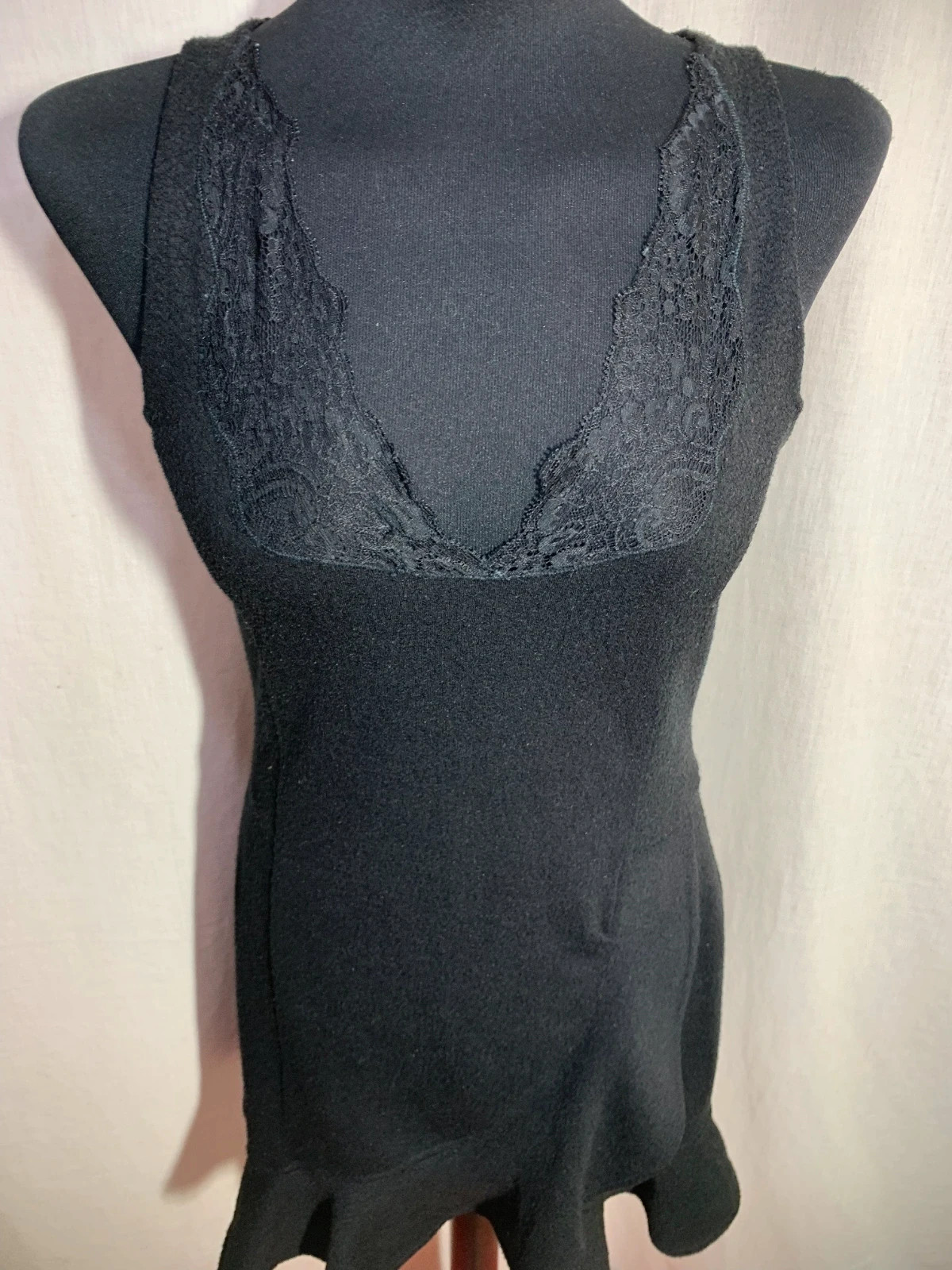 Vestido Negro Sin Mangas con Encaje y Bajo Ondulado | Black Lace Trim Sleeveless Dress | Local – taille L / 40 / 12 4