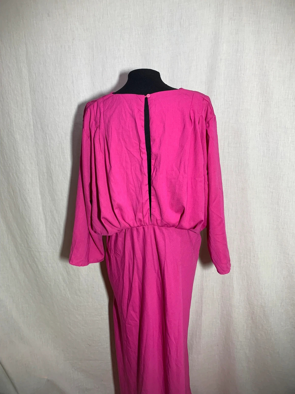 Vestido Largo Fucsia con Escote en Pico y Manga Larga | Fuchsia Long Dress | Local – taille XXXL / 46 / 18 5