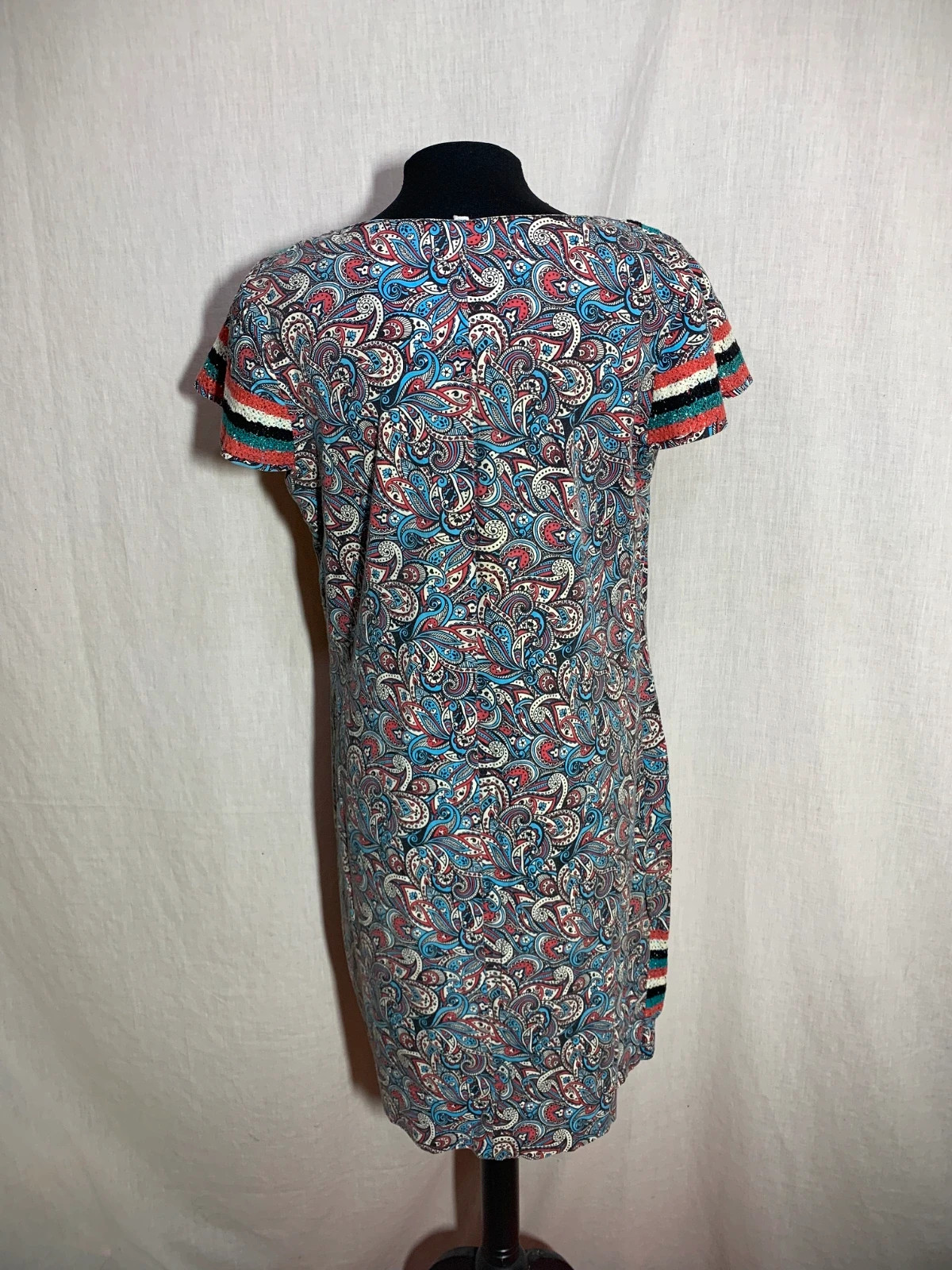 Vestido Estampado Paisley con Escote en Pico y Manga Corta | Printed Paisley Dress | Almatrichi – Almatrichi – taille L / 40 / 12 2