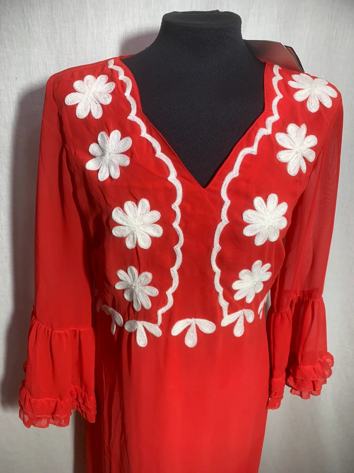 Vestido Rojo con Bordados Blancos y Manga Larga | Red Embroidered Dress | Almatrichi – Almatrichi – taille L / 40 / 12 5