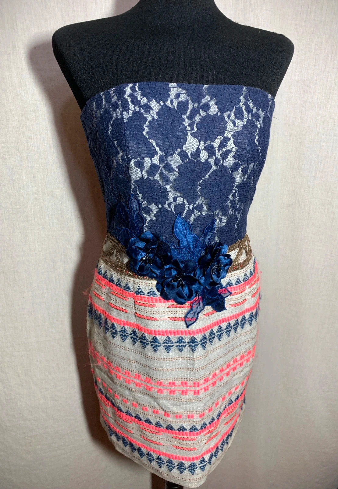 Vestido Azul y sin Tirantes con Encaje y Detalle Floral | Strapless Blue Dress | Almatrichi – Almatrichi – taille M / 38 / 10 5