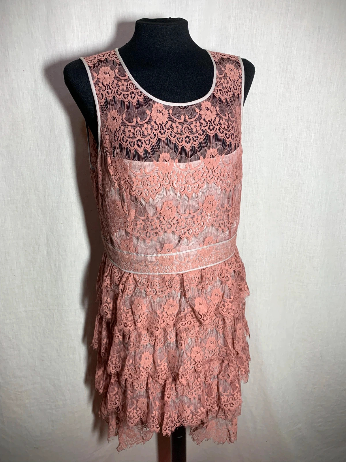 Vestido Rosa de Encaje Sin Mangas con Falda Volantes | Pink Lace Sleeveless Dress | Cortefiel – Cortefiel – taille L / 40 / 12 3