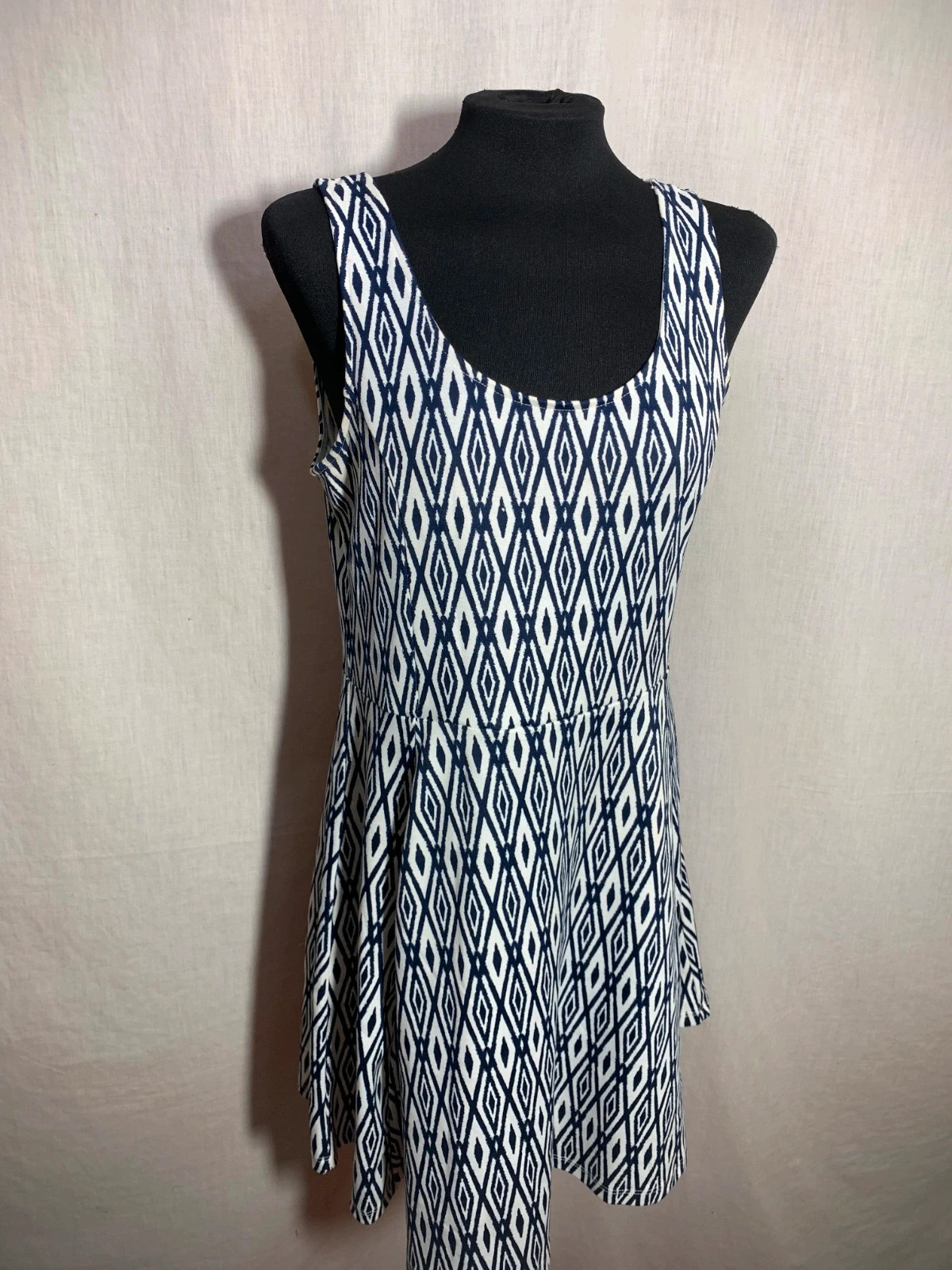 Vestido Geométrico Azul Marino y Blanco Sin Mangas | Blue and White Geometric Dress – taille L / 40 / 12 4