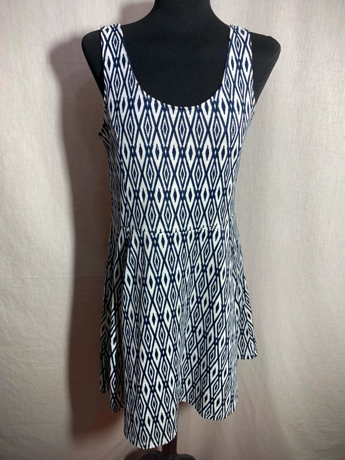 Vestido Geométrico Azul Marino y Blanco Sin Mangas | Blue and White Geometric Dress – taille L / 40 / 12 5