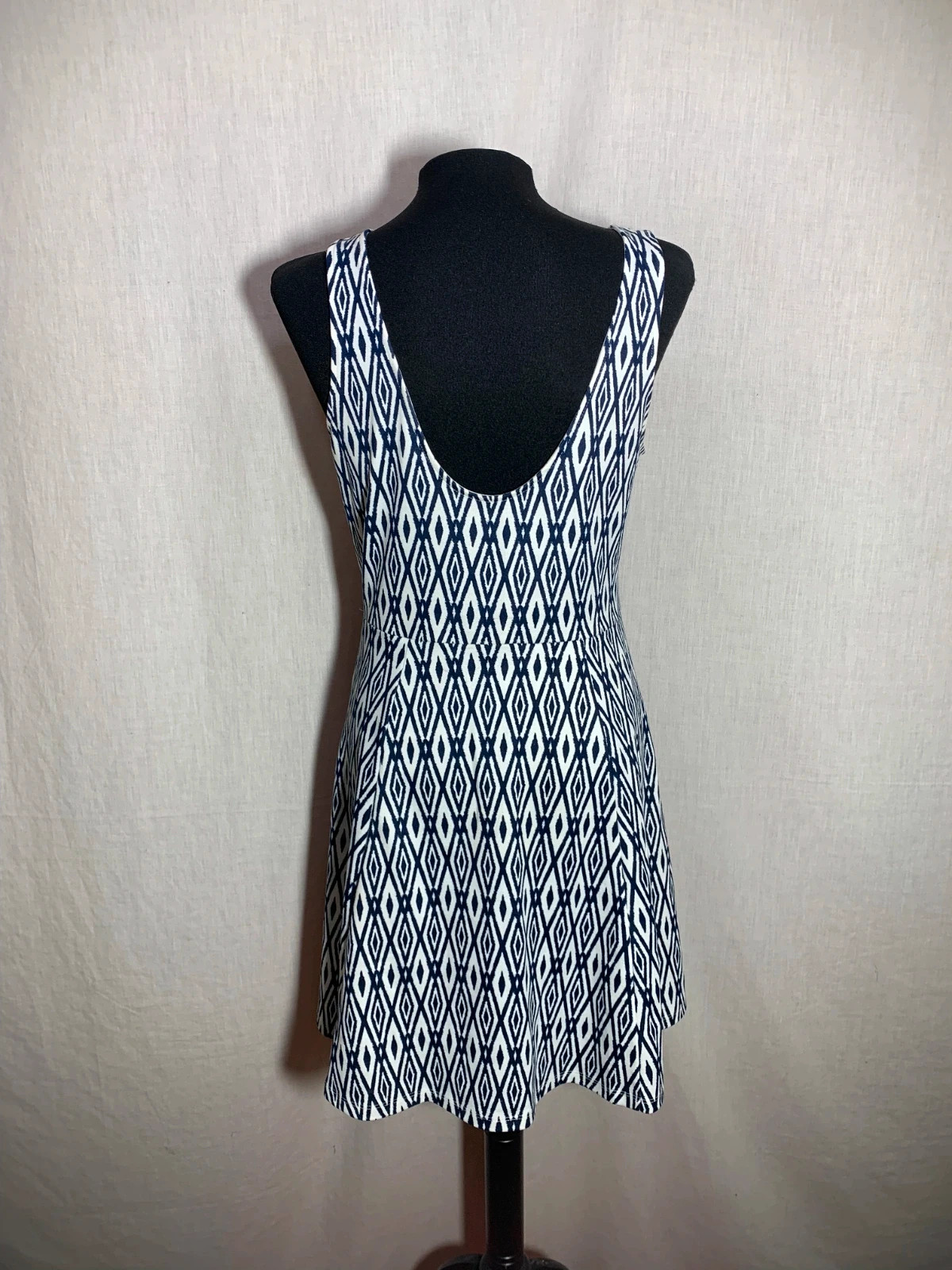 Vestido Geométrico Azul Marino y Blanco Sin Mangas | Blue and White Geometric Dress – taille L / 40 / 12 2