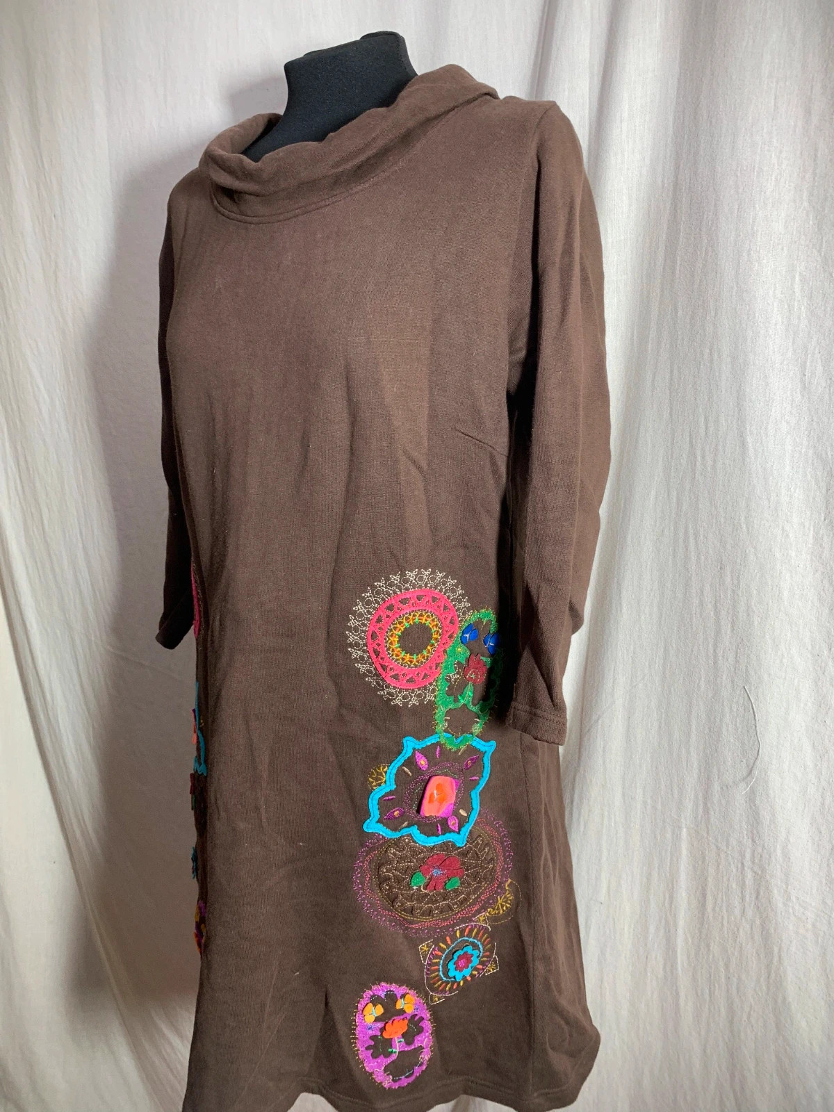 Vestido Marrón de Manga 3/4 con Bordados Laterales | Brown Embroidered Dress | Mamatayoe – Mamatayoe – taille L / 40 / 12 4