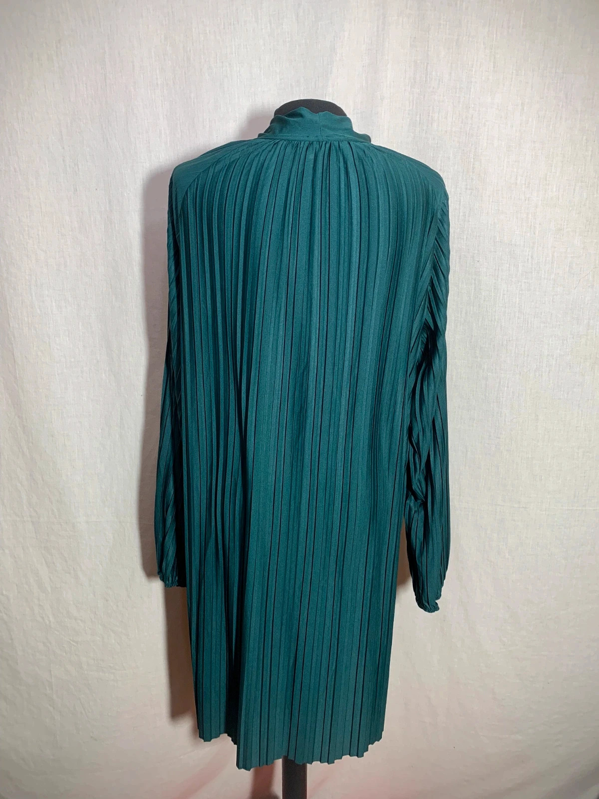 Vestido Verde Plisado de Manga Larga con Lazo | Green Pleated Long Sleeve Dress | Zara – Zara – taille L / 40 / 12 2