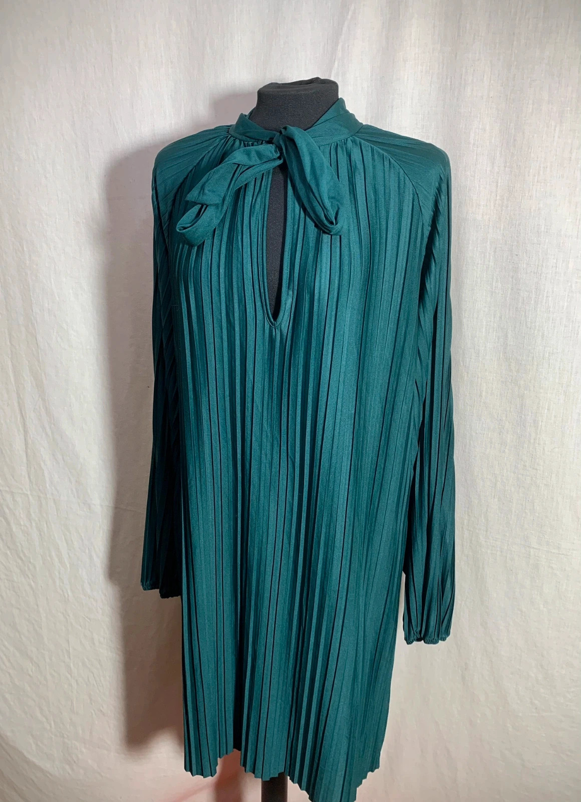 Vestido Verde Plisado de Manga Larga con Lazo | Green Pleated Long Sleeve Dress | Zara – Zara – taille L / 40 / 12 3