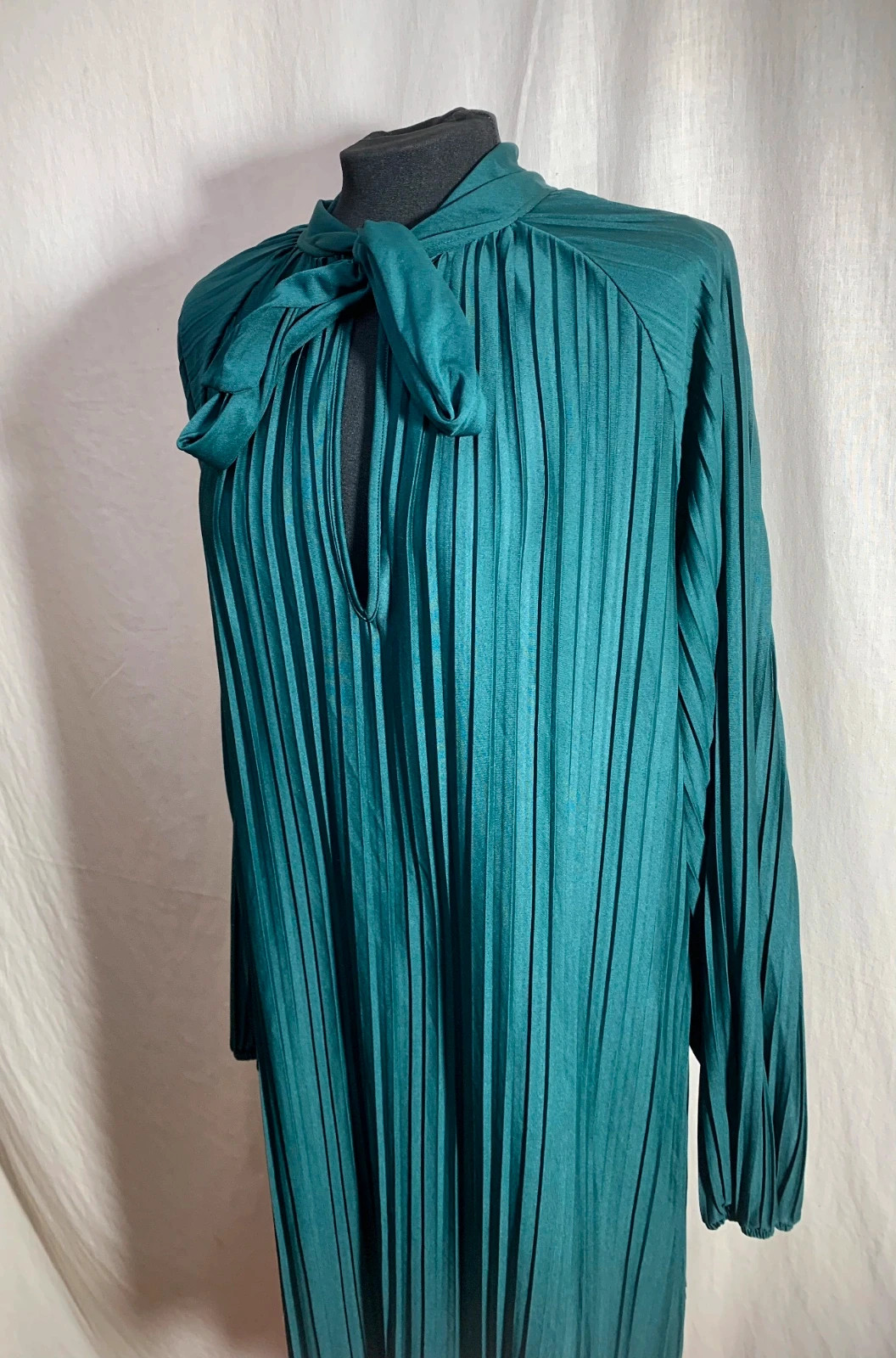 Vestido Verde Plisado de Manga Larga con Lazo | Green Pleated Long Sleeve Dress | Zara – Zara – taille L / 40 / 12 5