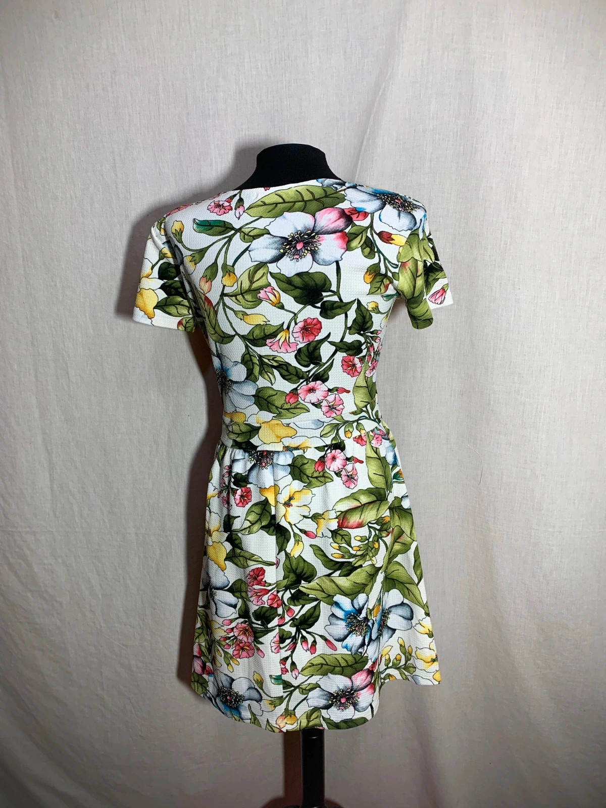 Vestido Blanco Estampado Floral con Escote Cruzado | White Floral Dress | Fórmula Joven – Fórmula Joven – taille L / 40 / 12 2