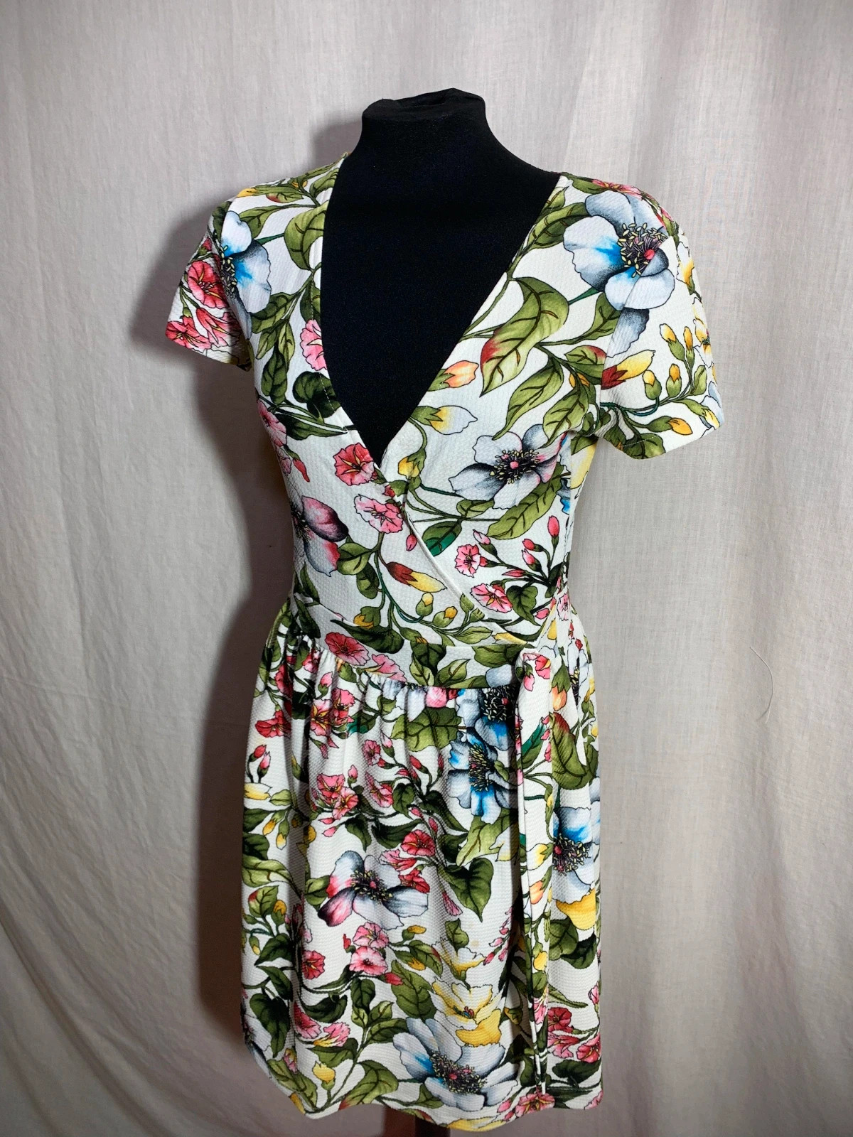 Vestido Blanco Estampado Floral con Escote Cruzado | White Floral Dress | Fórmula Joven – Fórmula Joven – taille L / 40 / 12 4