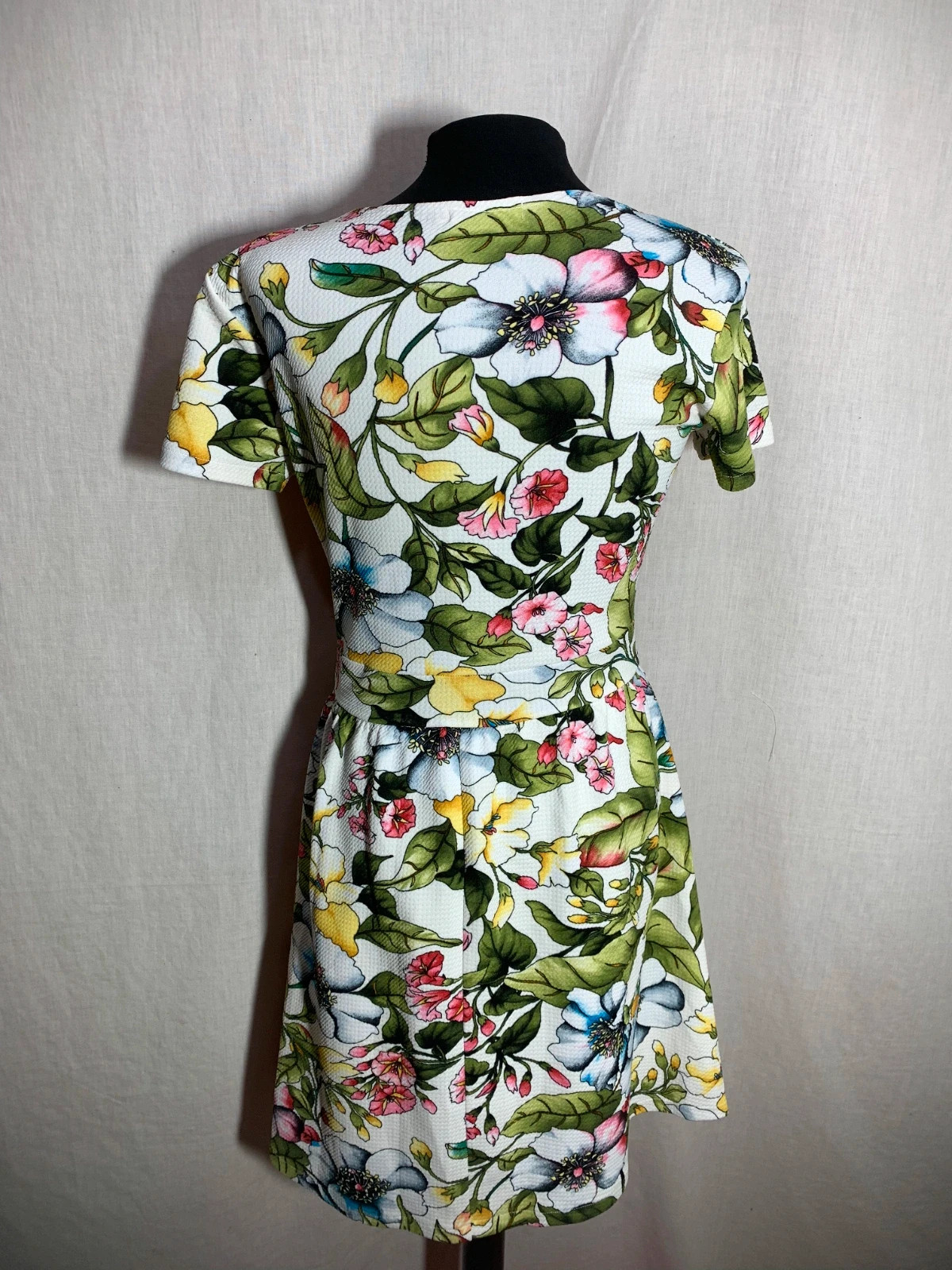 Vestido Blanco Estampado Floral con Escote Cruzado | White Floral Dress | Fórmula Joven – Fórmula Joven – taille L / 40 / 12 5