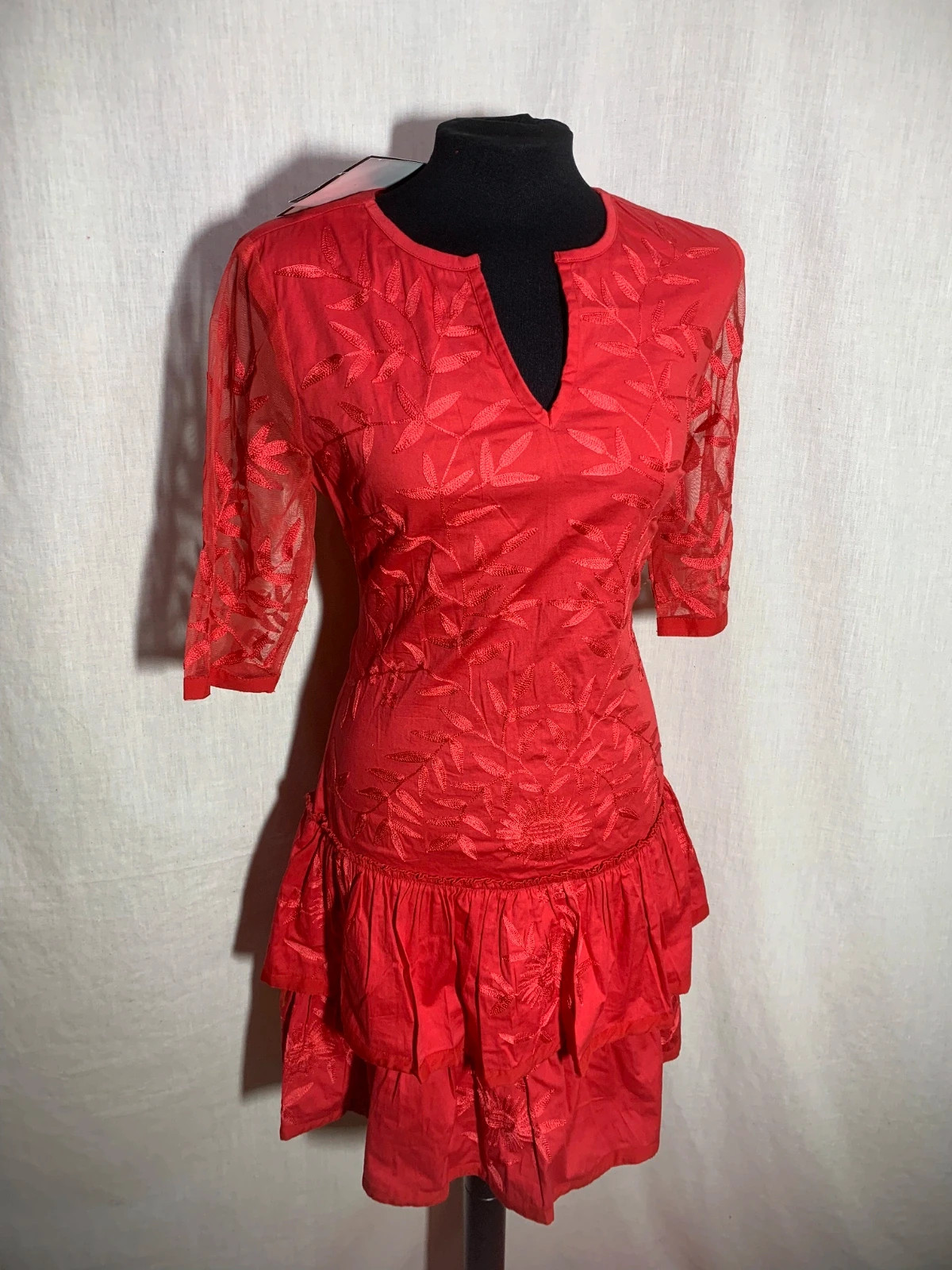 Vestido Corto Rojo con Volantes y Escote en Pico | Short Red Dress with Ruffles – Almatrichi – Almatrichi – taille M / 38 / 10 3