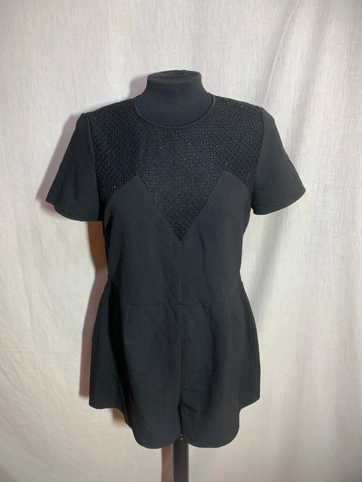 Mono Negro de Manga Corta con Panel de Malla | Black Short Sleeve Mesh Panel Playsuit | Bershka – Bershka – taille L / 40 / 12 3